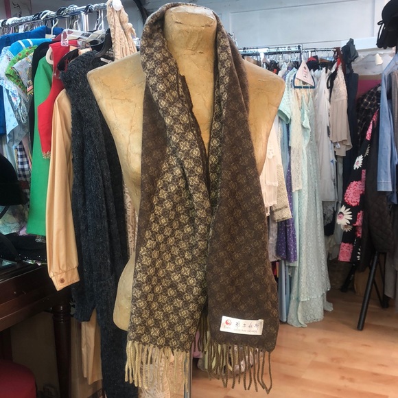 Vintage Erdos cashmere scarf- brown snd tan geometric pattern, fringe hem - Picture 2 of 5